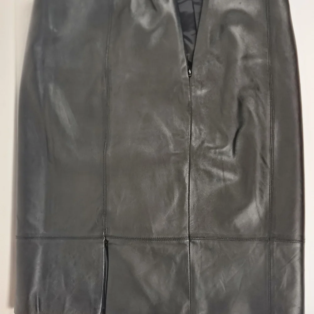 St. John Sport Black Leather Skirt Sz 10 Vtg. - Picture 3 of 12